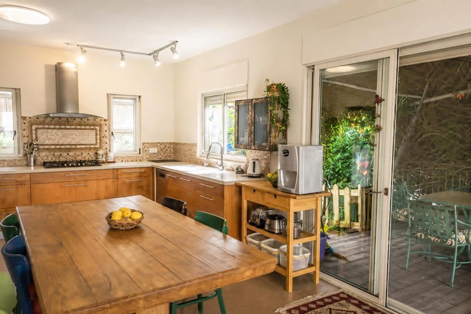 Dining area, kitchen