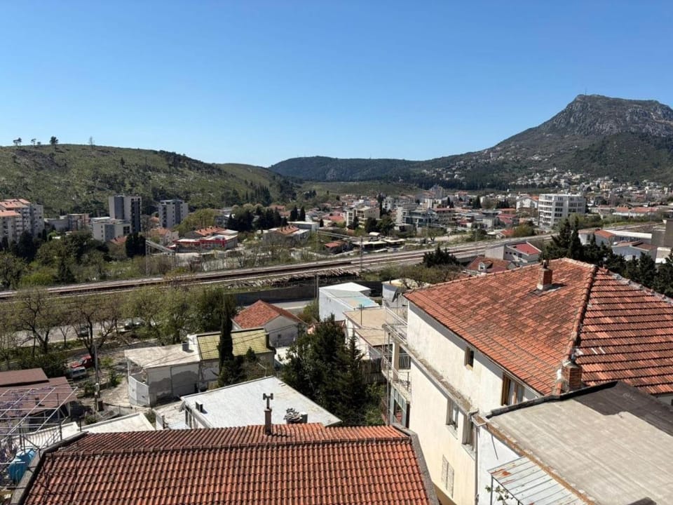 Nearby landmark, Day, Neighbourhood, Balcony/Terrace, City view, Mountain view, Street view