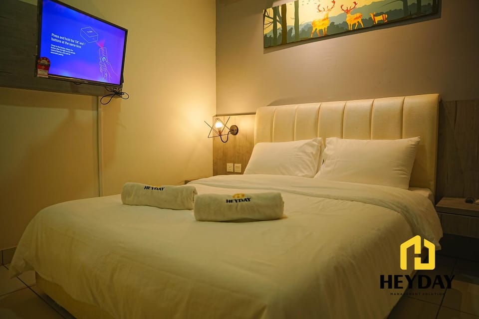 Bed, TV and multimedia, Bedroom