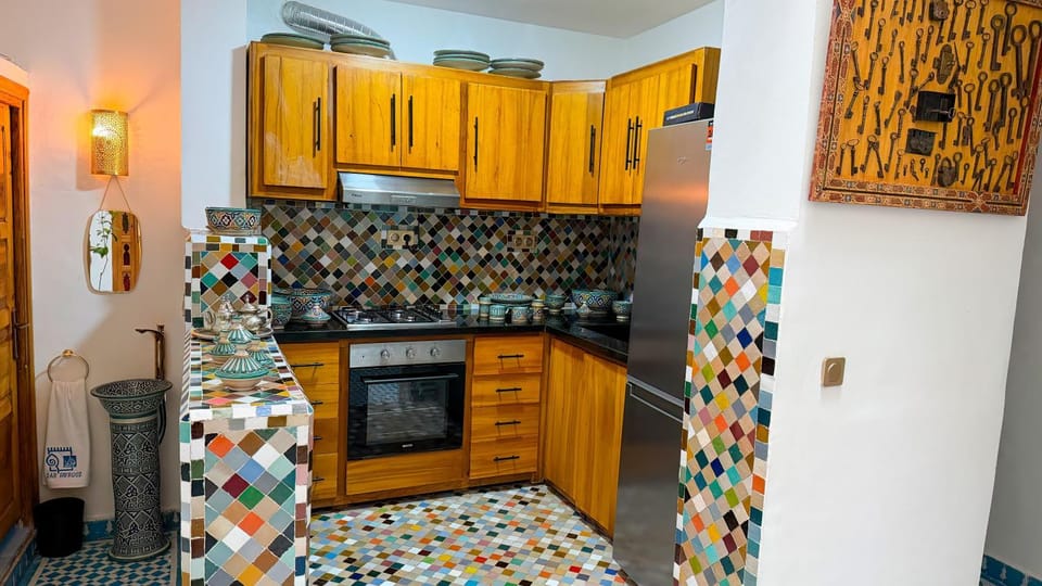 Kitchen or kitchenette, Internal: Not applicable to any particular room
