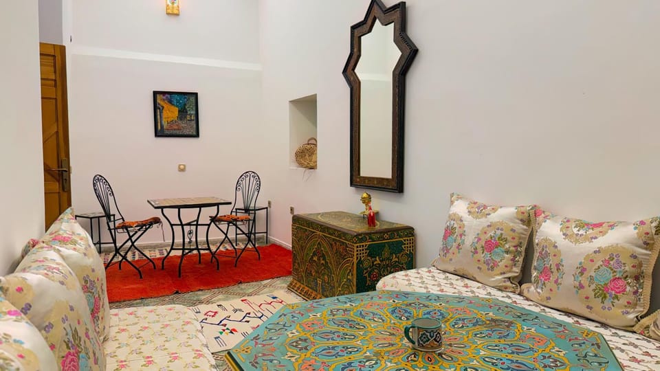 Living room, Decorative detail, Seating area, Dining area, Internal: Not applicable to any particular room