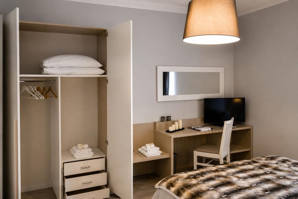 Bed, Bedroom, towels, towels, wardrobe