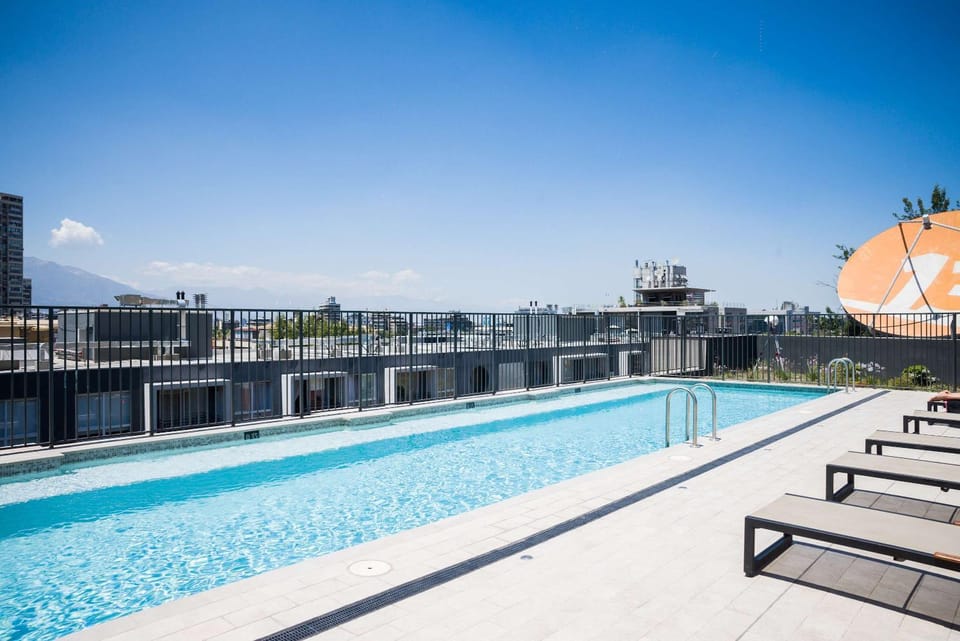 Chic 2BR Apt in Providencia with Pool & Gym Apartment in Providencia