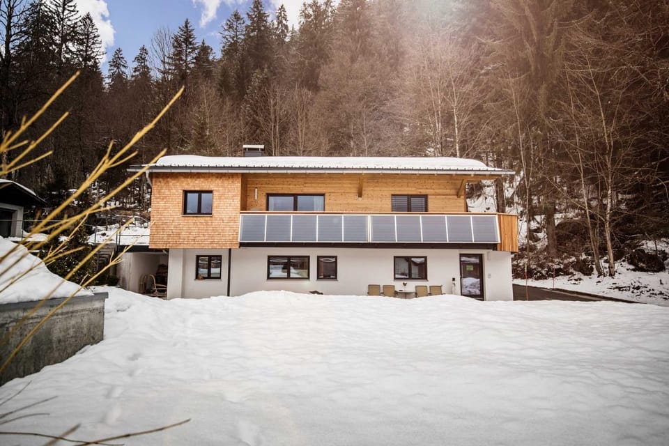Facade/entrance, Natural landscape, Balcony/Terrace, Garden view, Area and facilities