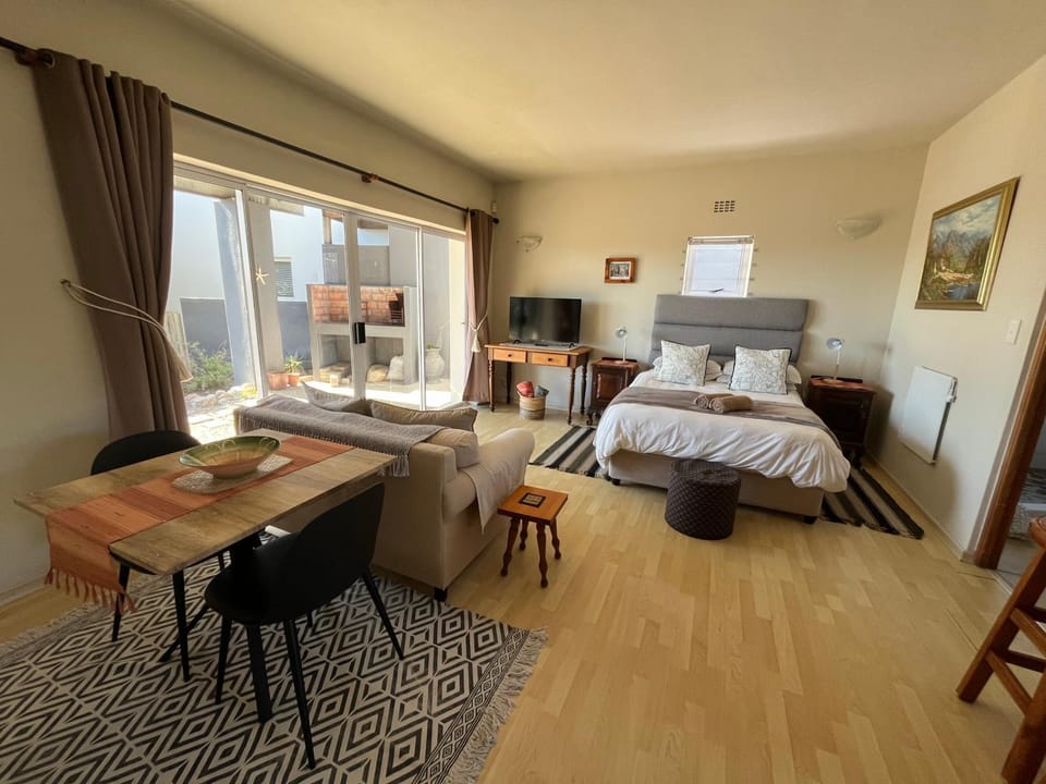 Living room, Dining area, Bedroom