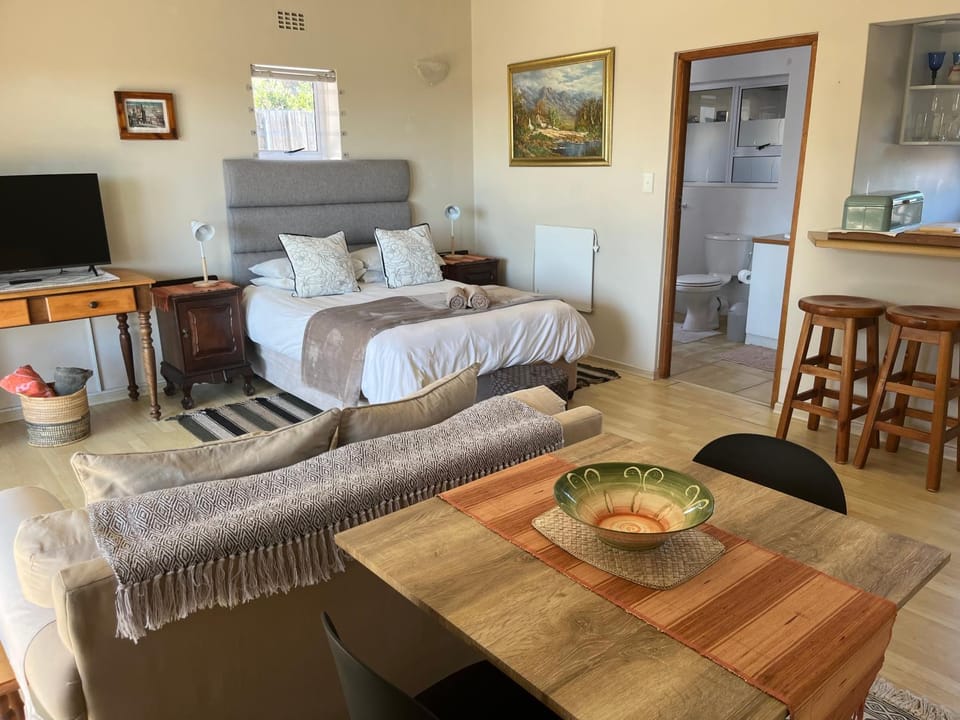 Private spacious studio in Kommetjie close to the beach Bed and Breakfast in Cape Town
