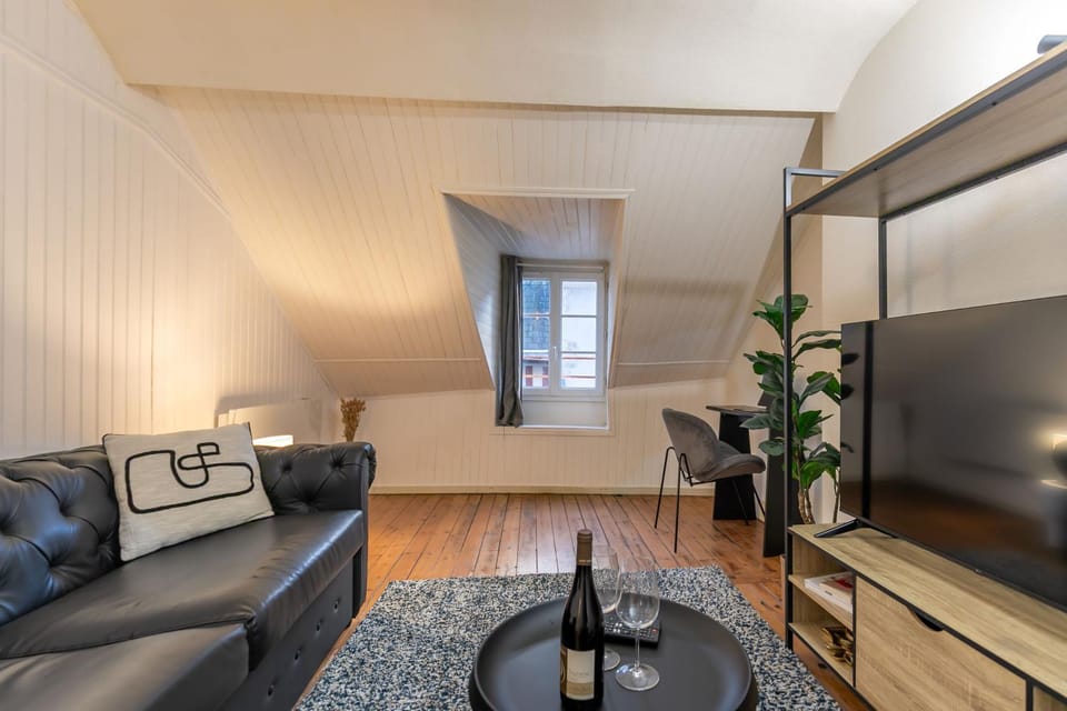 Communal lounge/ TV room, TV and multimedia, Living room, Seating area