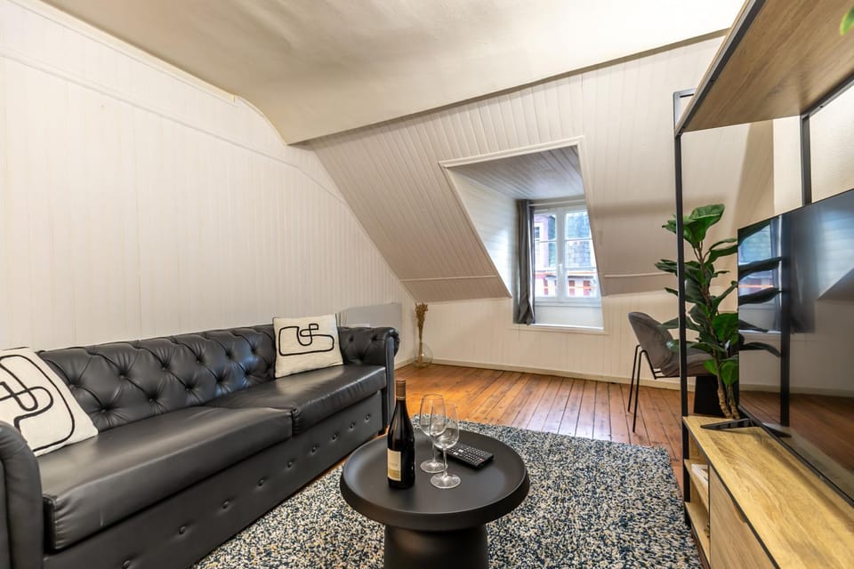 Communal lounge/ TV room, TV and multimedia, Living room, Seating area