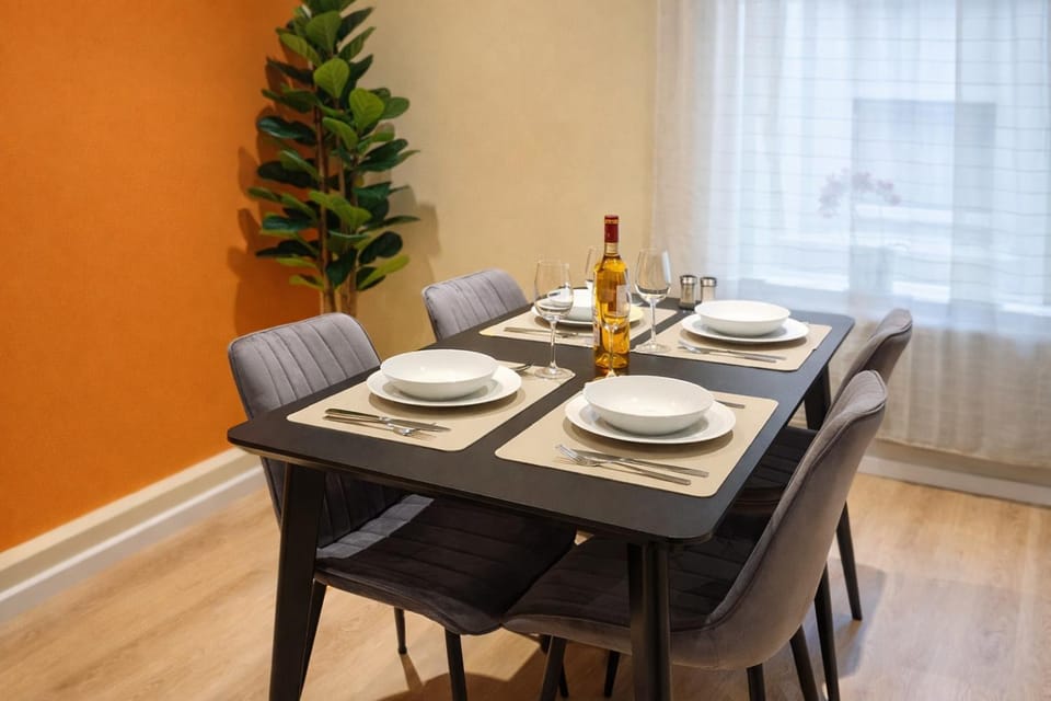 Dining area, Food