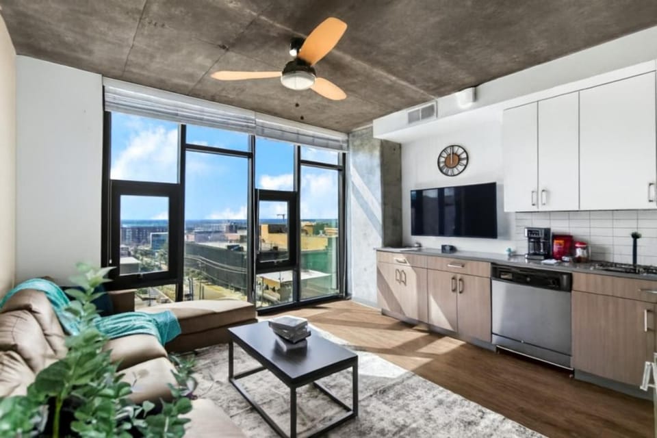City Views 2BR Floor-to-Ceiling Windows Apartment in Vestavia Hills