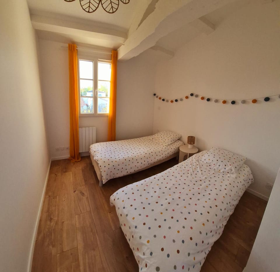 Maison cosy avec clim face au canal House in La Rochelle