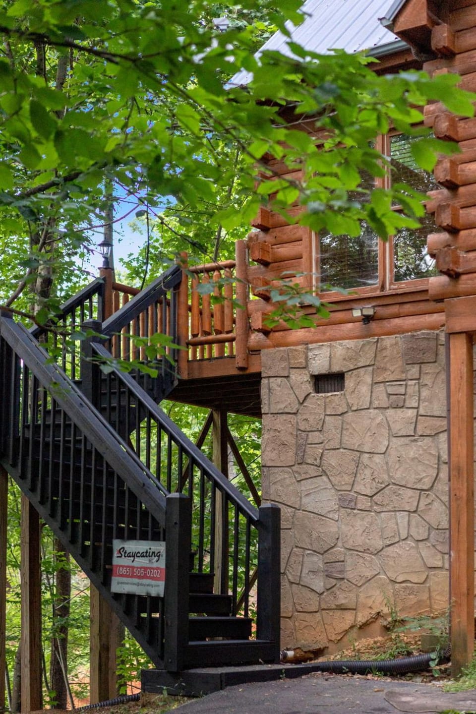 Little Woods Cabin Family Friendly with Games Cabin in Gatlinburg