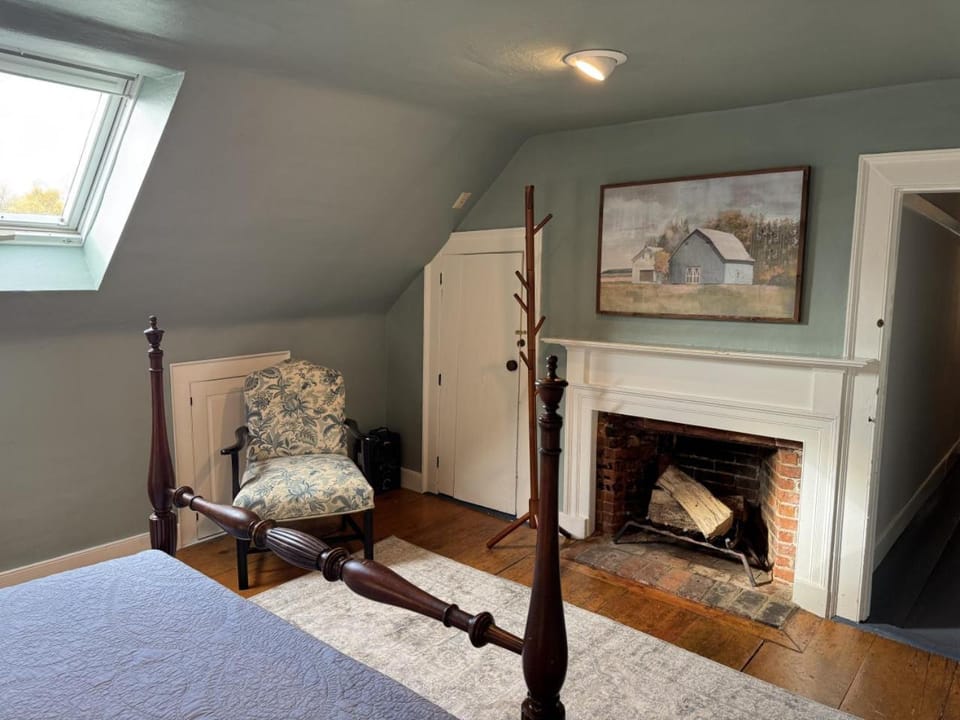 Coastal fun awaits at Castaway Cottage House in Eastport