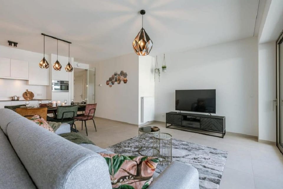 TV and multimedia, Kitchen or kitchenette, Living room, Seating area