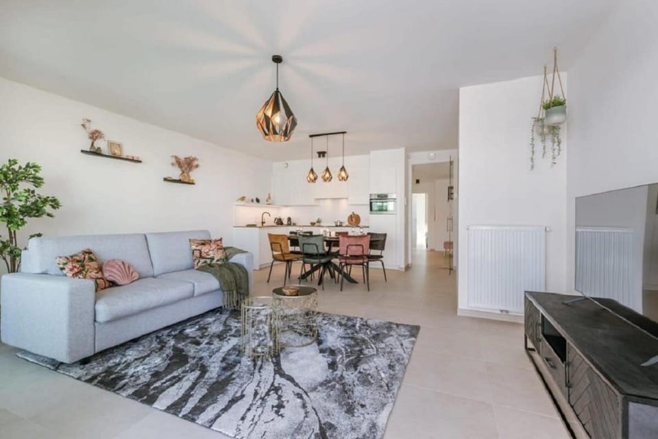 TV and multimedia, Kitchen or kitchenette, Living room, Seating area