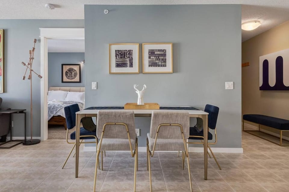 Seating area, Dining area