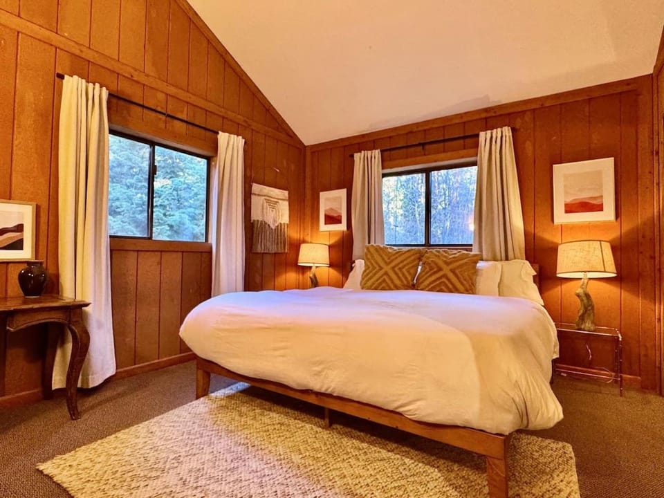 Peaceful Tahoe Cabin Close to Lake and Shopping Cabin in Tahoe Vista