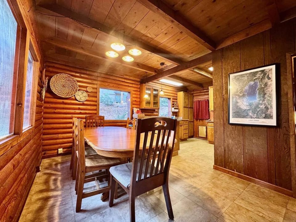 Peaceful Tahoe Cabin Close to Lake and Shopping Cabin in Tahoe Vista