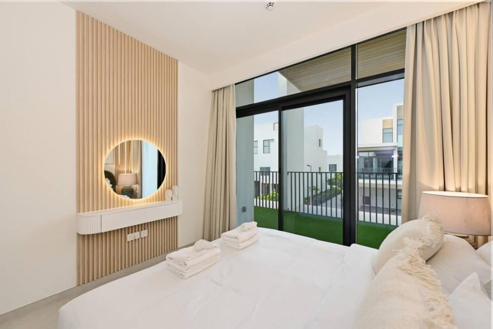 Mykonos Inspired 4BR Villa I Modern Luxe Retreat House in Dubai