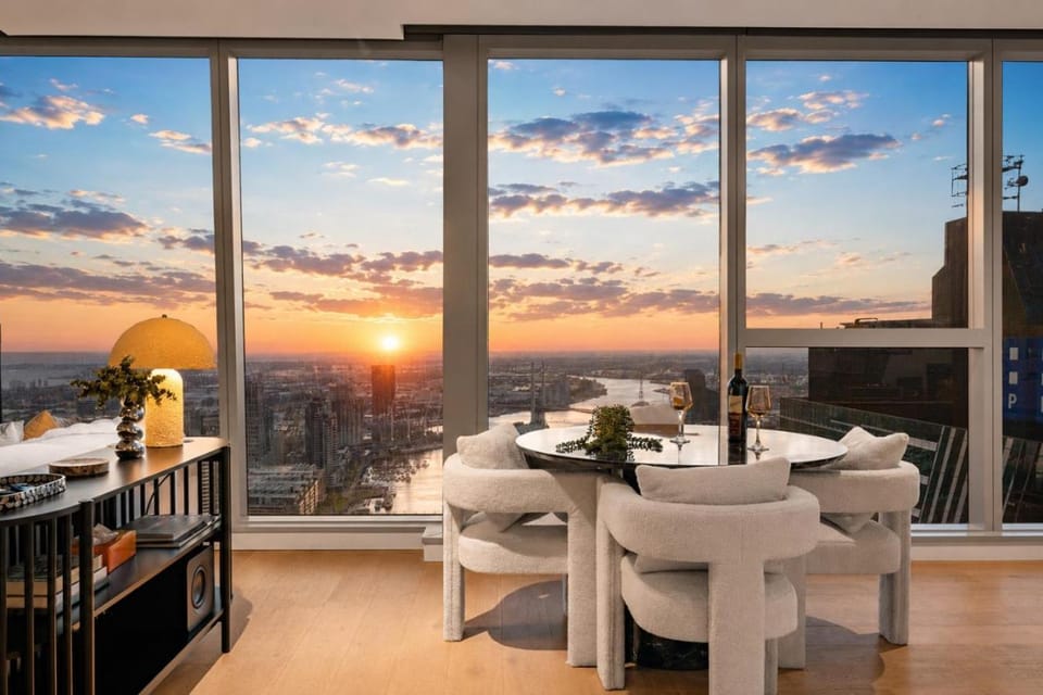 View (from property/room), Dining area, City view, Sunset