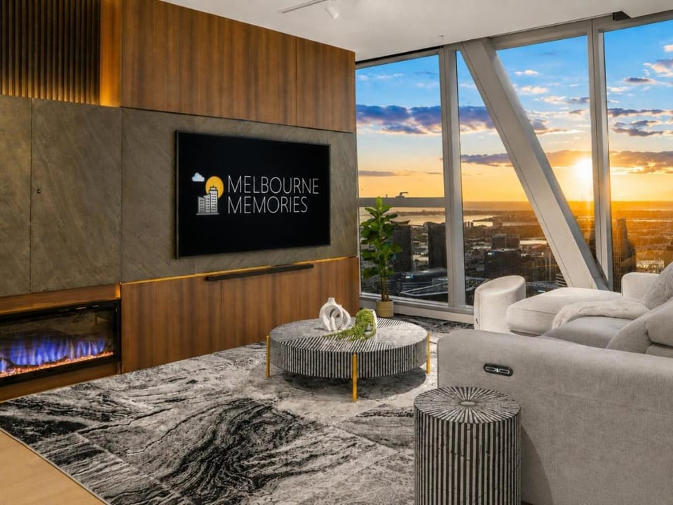 Communal lounge/ TV room, TV and multimedia, Living room, Seating area, Evening entertainment