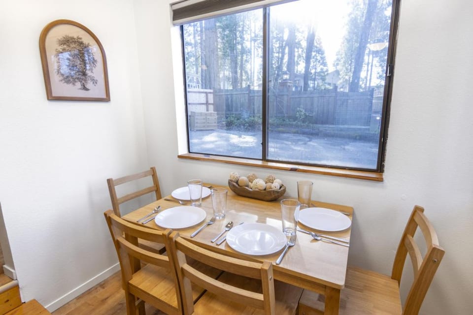 Fox Cabin - Hot Tub-Lakefront Property - Sleeps 4 Cabin in Bass Lake