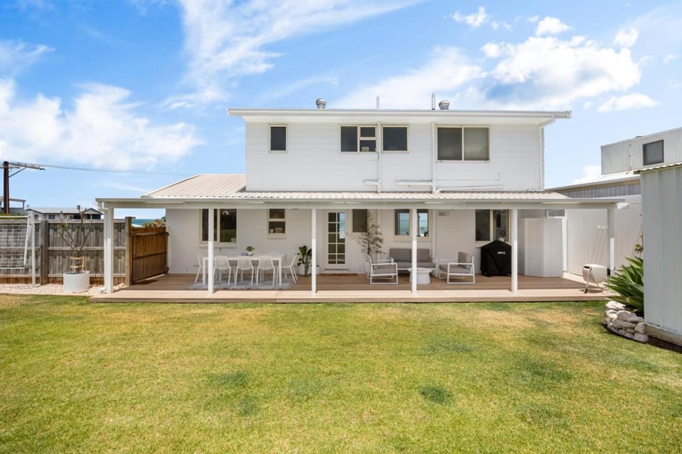 Property building, Patio, Garden