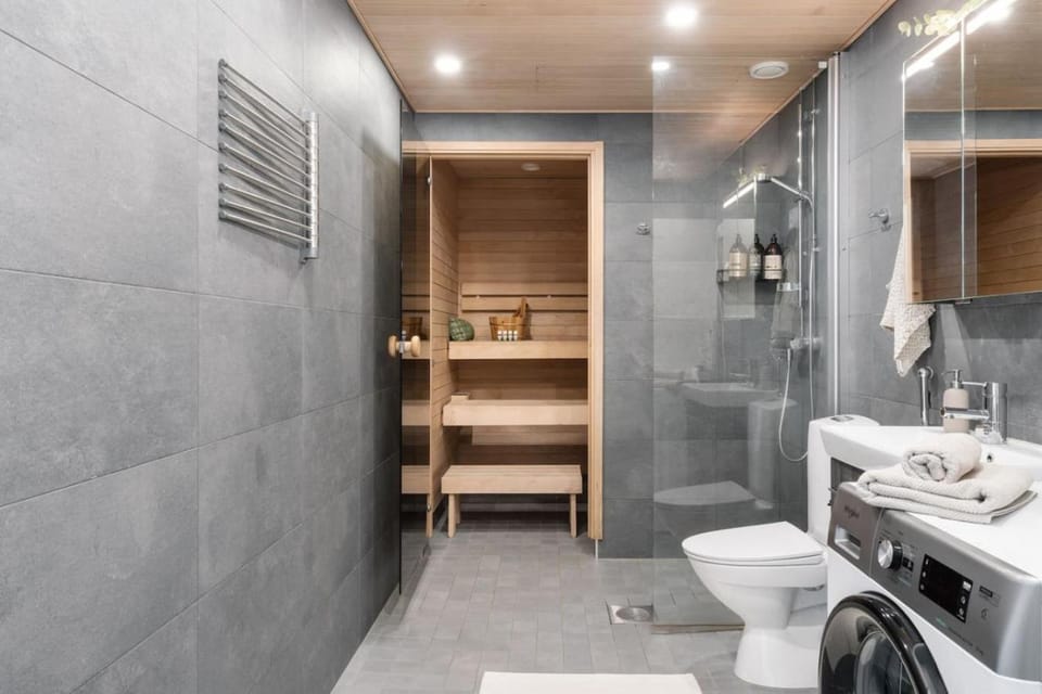 Shower, Toilet, Bathroom, towels, washing machine