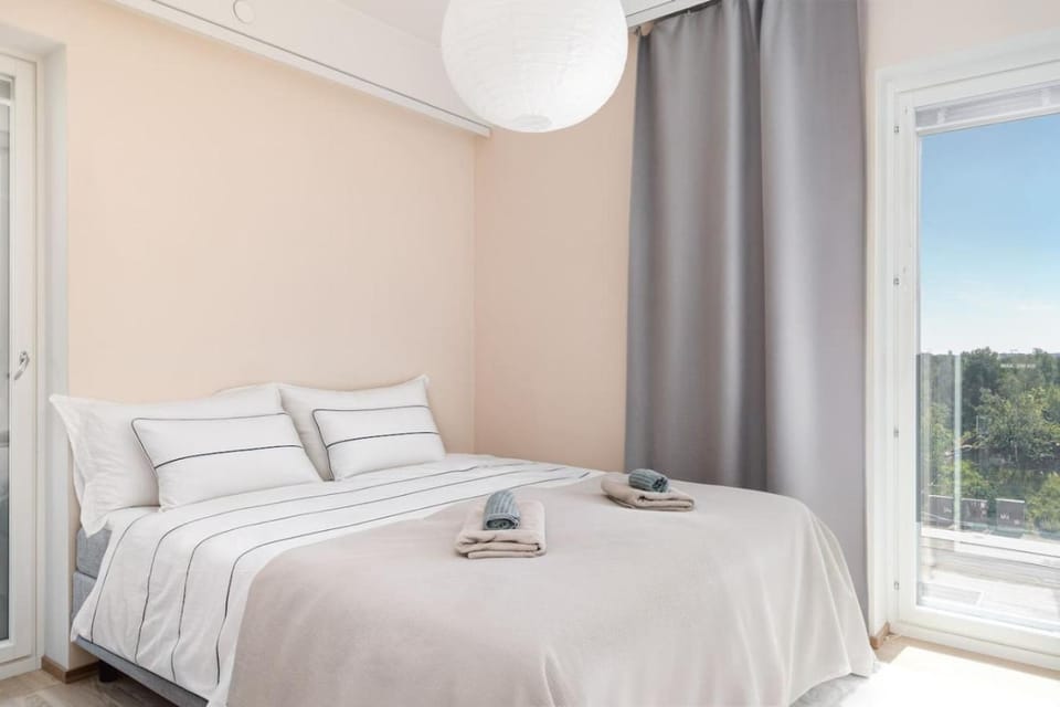Bed, towels