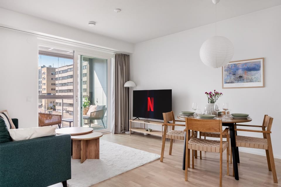 Sauna, balcony, wifi, trainstation, Mall of Tripla Apartment in Helsinki
