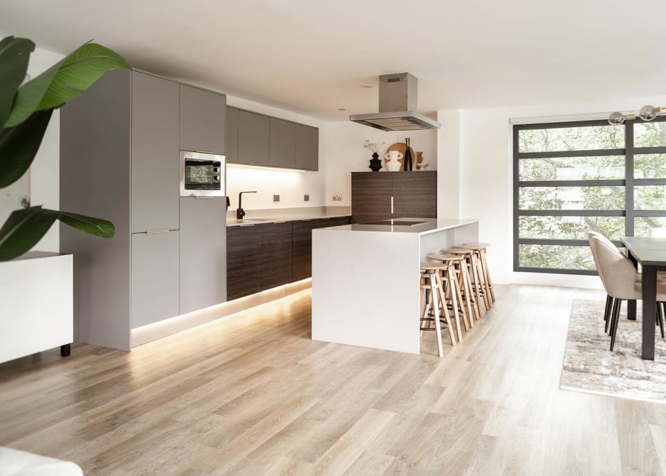 Coffee/tea facilities, Kitchen or kitchenette, Kitchen or kitchenette, Food and drinks, Dining area, Communal kitchen, Food, dishwasher, minibar, oven, stove, kitchen, kitchen