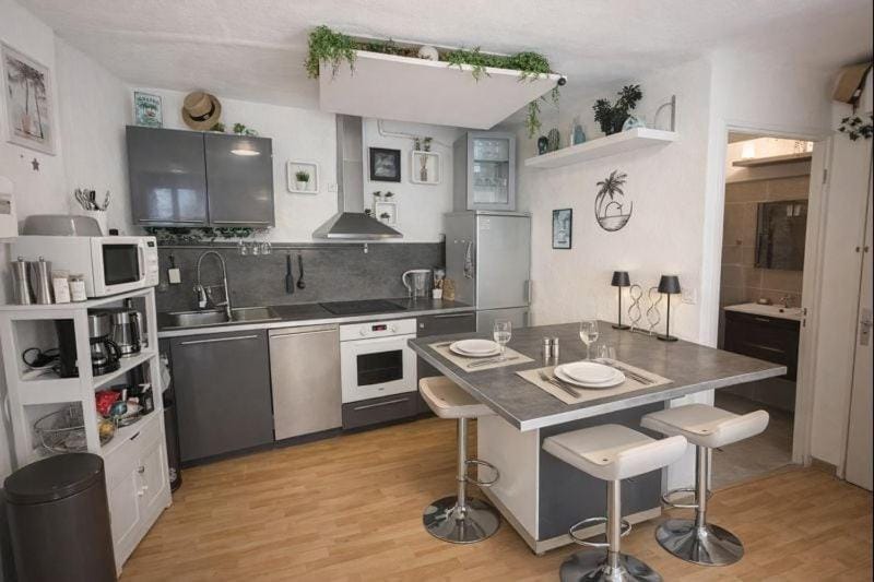 Kitchen or kitchenette, stove
