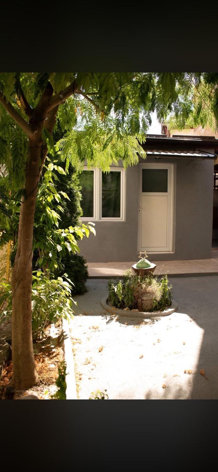Property building, Day, Garden, Garden, Garden view
