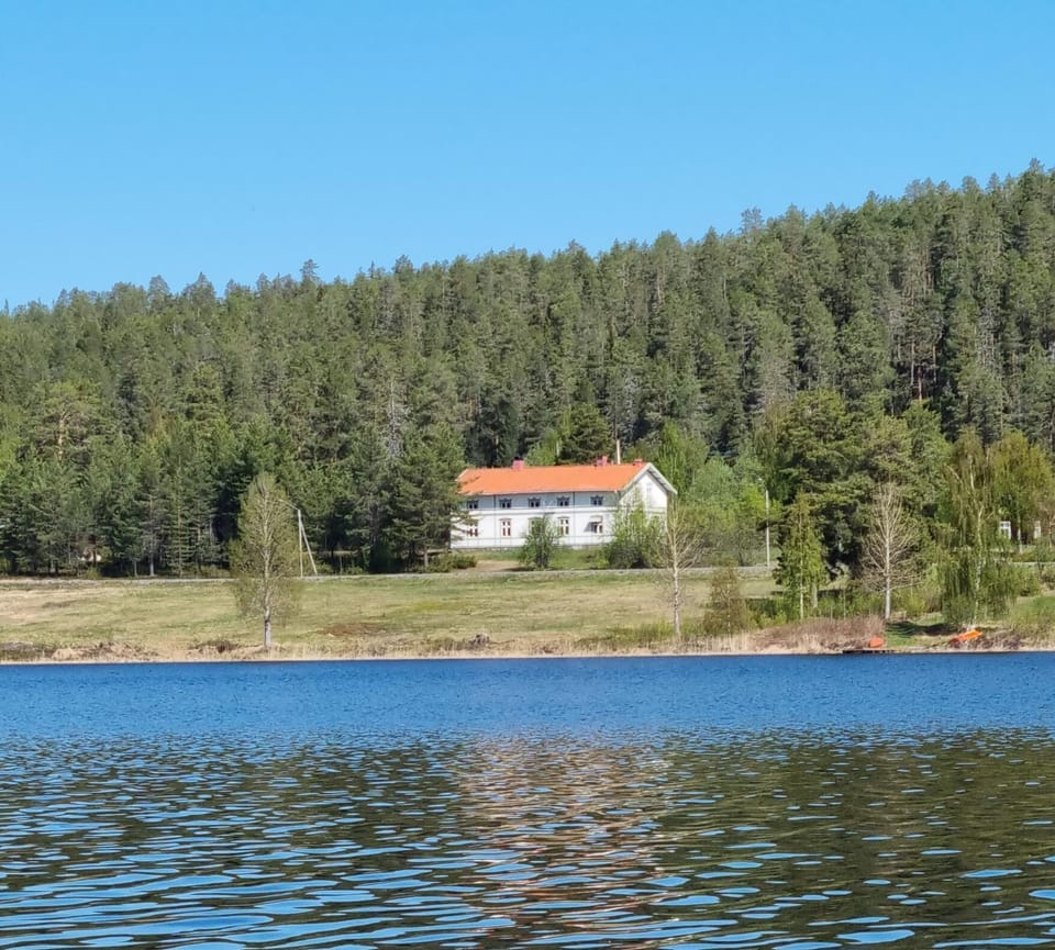 Lantlivlodge i Österjörn -Herrgård Hotel in Norrbotten County, Sweden