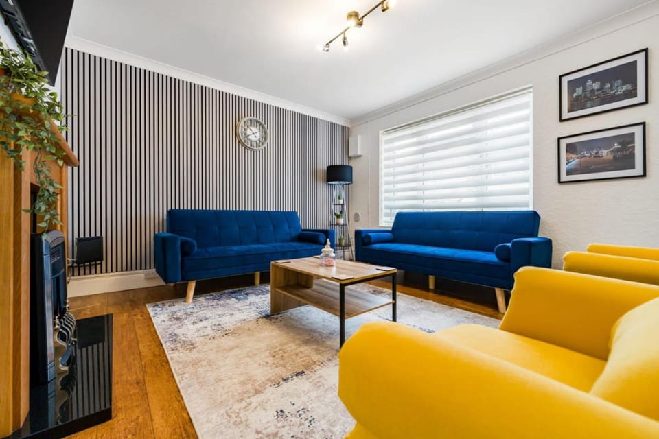 TV and multimedia, Living room, Seating area
