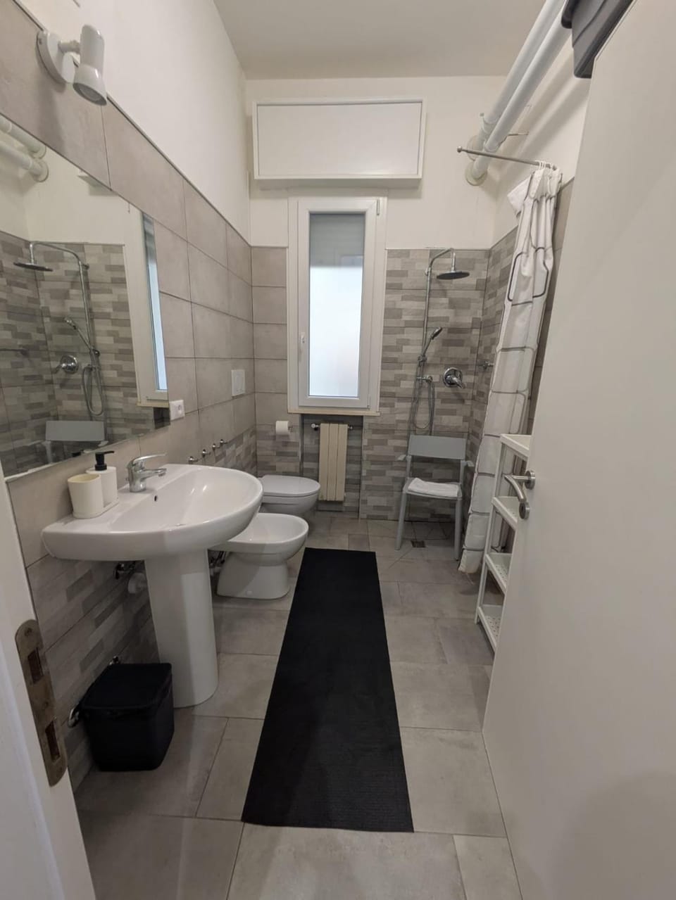 Shower, Bathroom, Facility for disabled guests