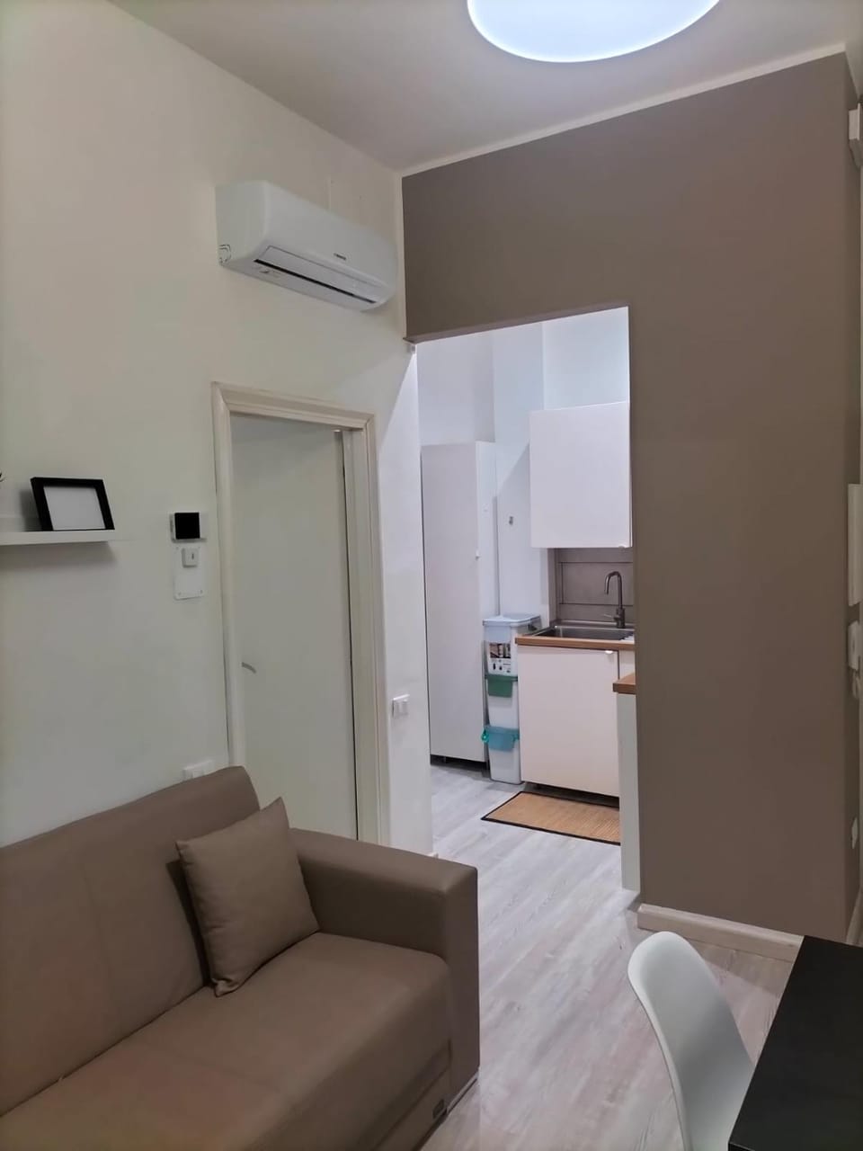 Kitchen or kitchenette, Living room, Seating area, pet friendly, air conditioner