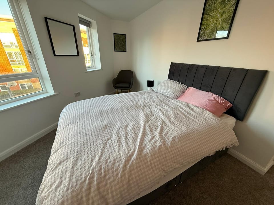 Modern 2BDR Flat in East London Near Beckton DLR Apartment in London