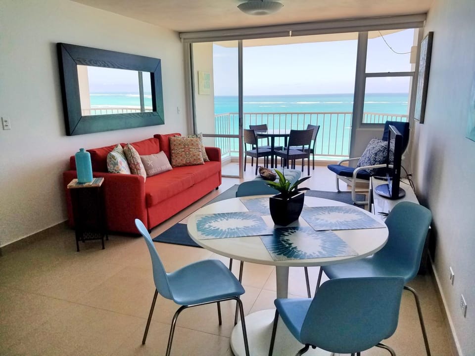 Patio, Bed, TV and multimedia, Balcony/Terrace, Living room, Seating area, Dining area