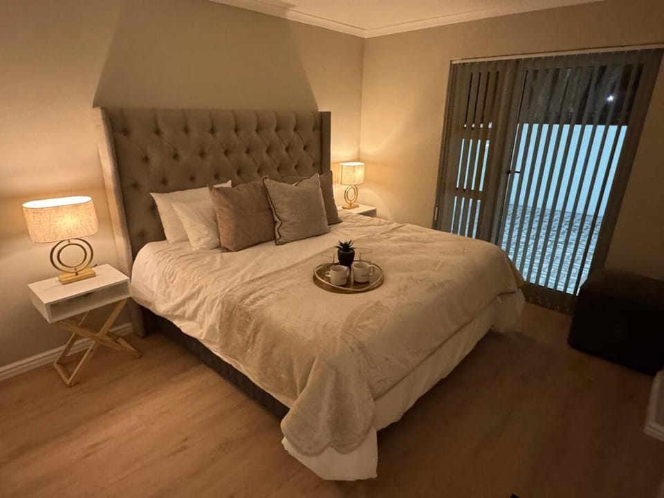Montblanc 3 Bed 3 Bath House in residential security Estate House in Stellenbosch