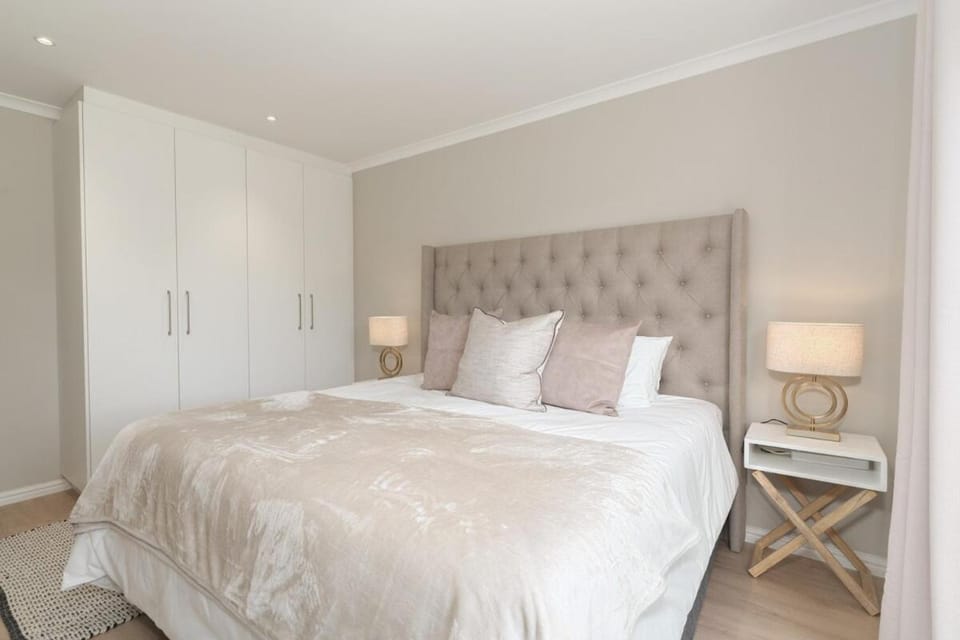 Montblanc 3 Bed 3 Bath House in residential security Estate House in Stellenbosch