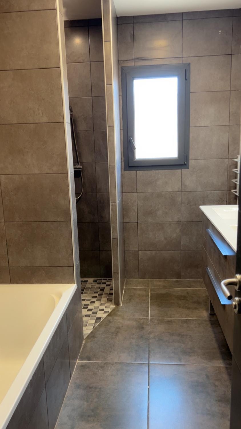 Agréable Villa avec piscine privée dans résidence Villa in Pont-Saint-Esprit
