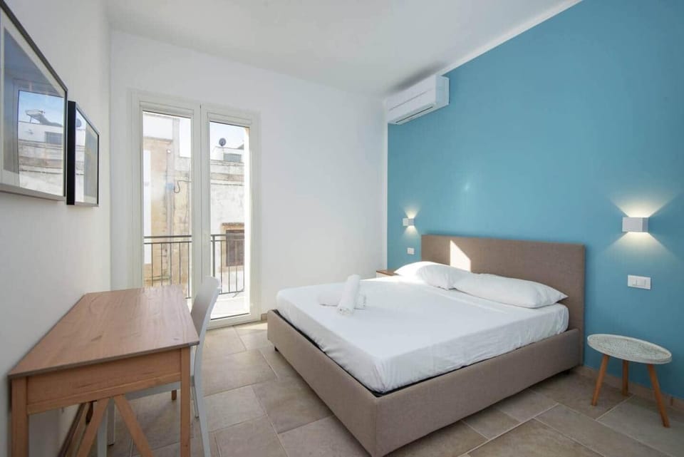 Bed, Bedroom, air conditioner