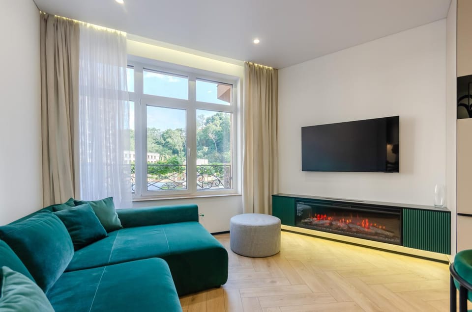 TV and multimedia, Living room, Seating area, fireplace