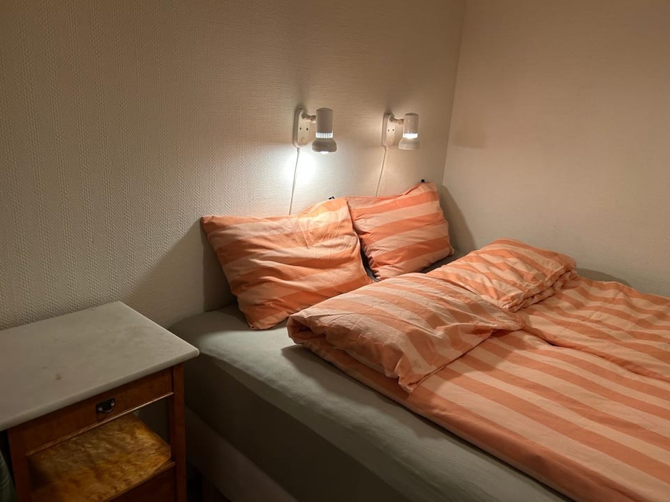 Bed, Bedroom, locker