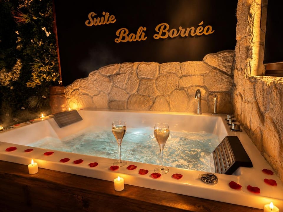 Hot Tub, Bath