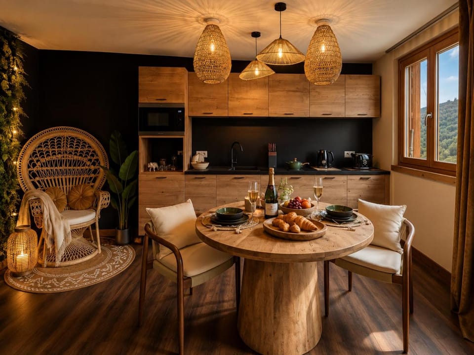 Kitchen or kitchenette, Food and drinks, Dining area, Food, minibar