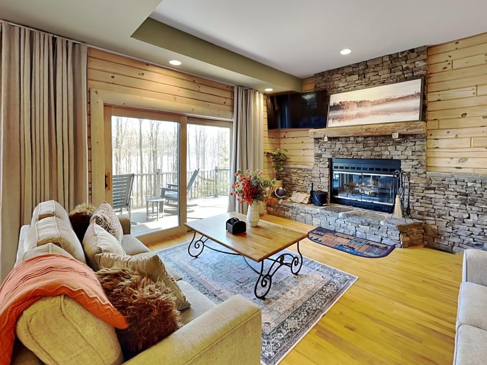 TV and multimedia, Balcony/Terrace, Living room, Seating area, fireplace, furniture