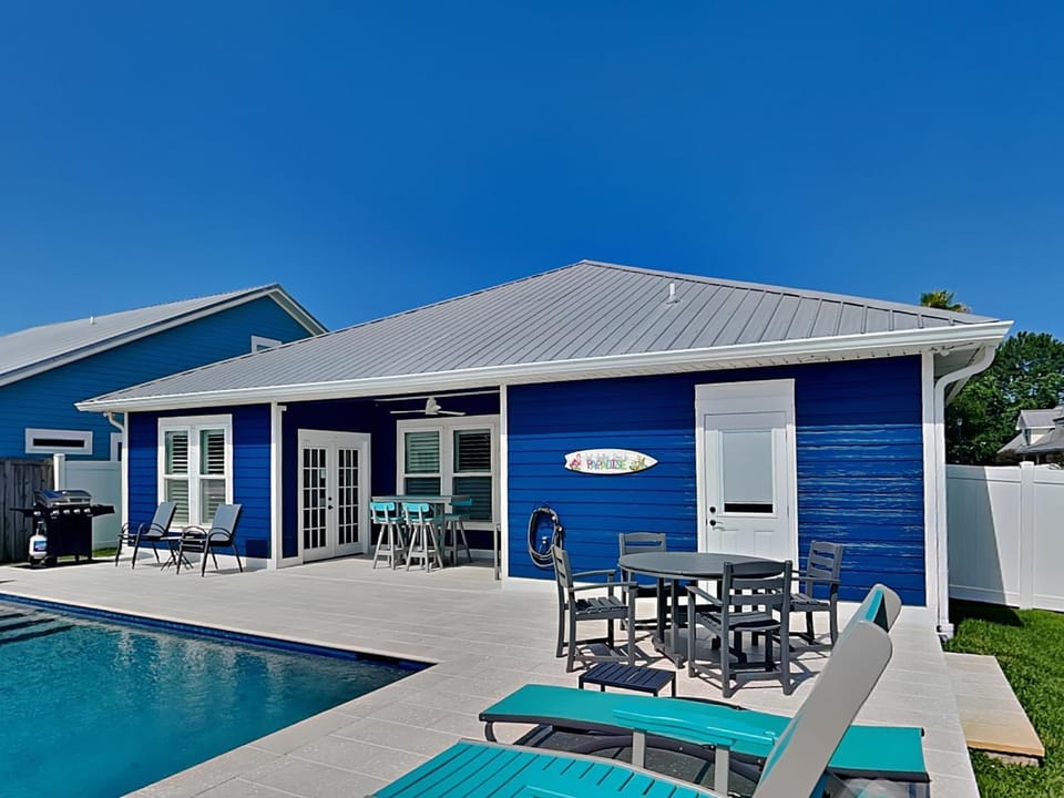 Property building, Patio, BBQ facilities, Swimming pool, sunbed