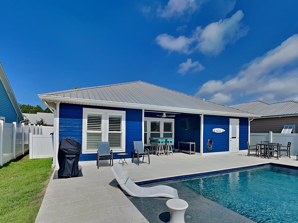 Property building, Patio, BBQ facilities, Seating area, Dining area, Pool view, Swimming pool